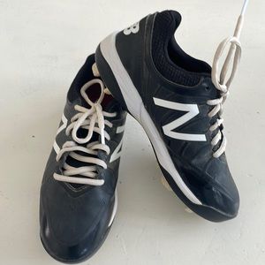 New Balance Kids 4040v5 Molded Baseball Cleat / Size 4 WIDE